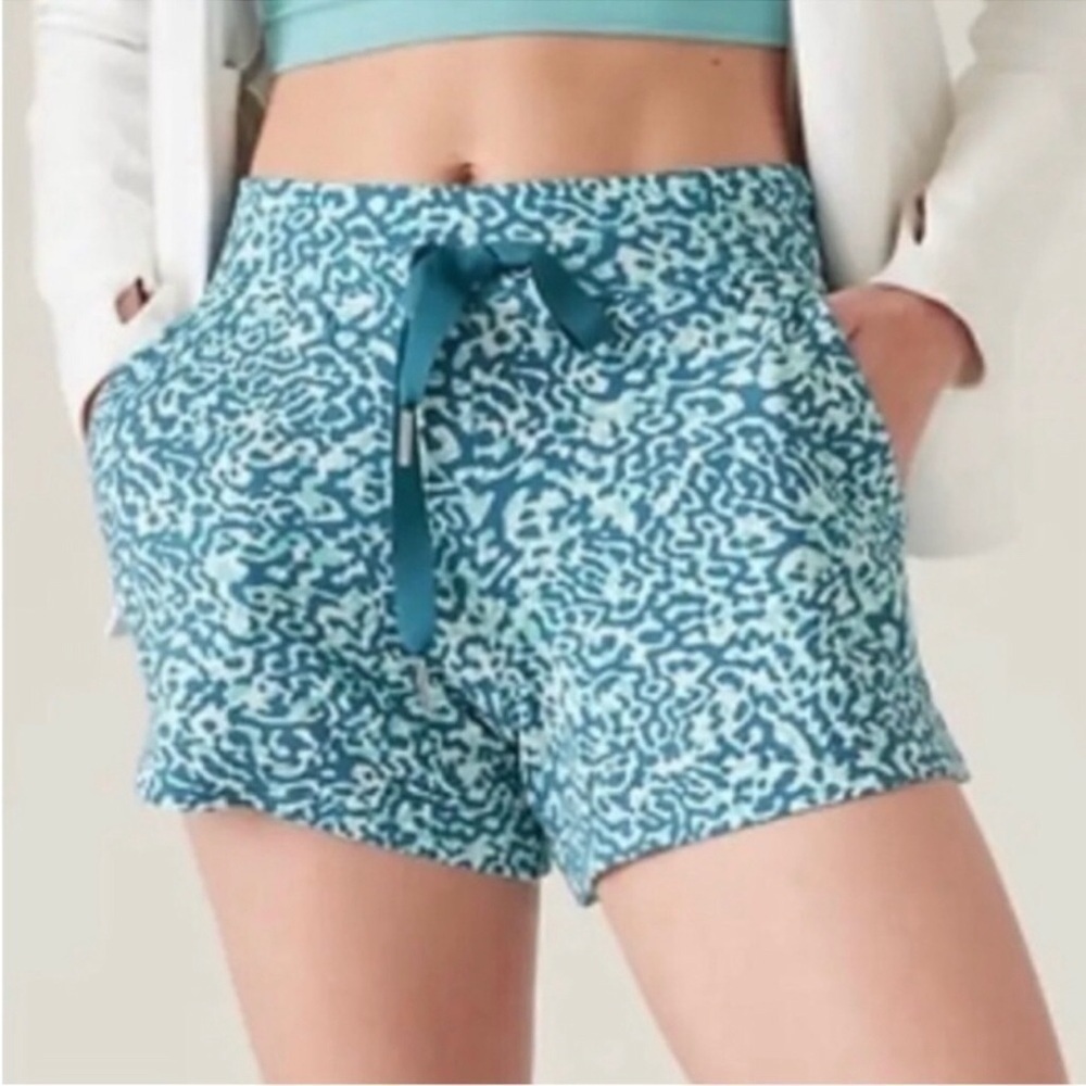 NWT Athleta Balance 4" Shortie Shorts, Clouded Leopard Blue 1X- Stretchy, Light